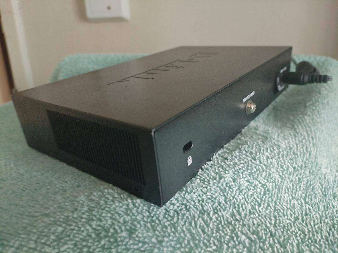 D-Link DGS-1008P  8-Port Gigabit Unmanaged PoE Switch