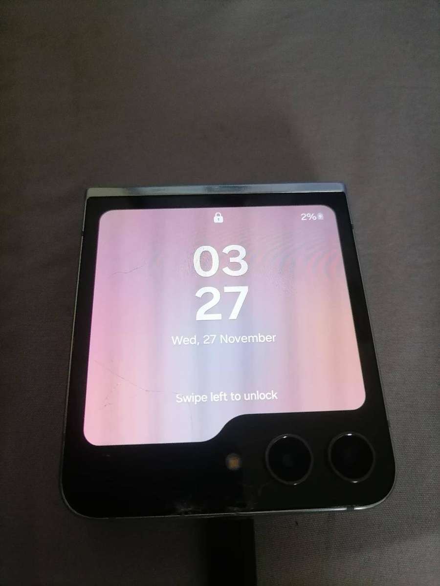 SAMSUNG Z FLIP 5(DEFECTIVE)