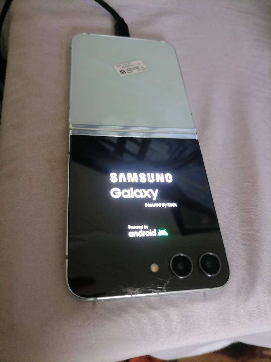 SAMSUNG Z FLIP 5(DEFECTIVE)