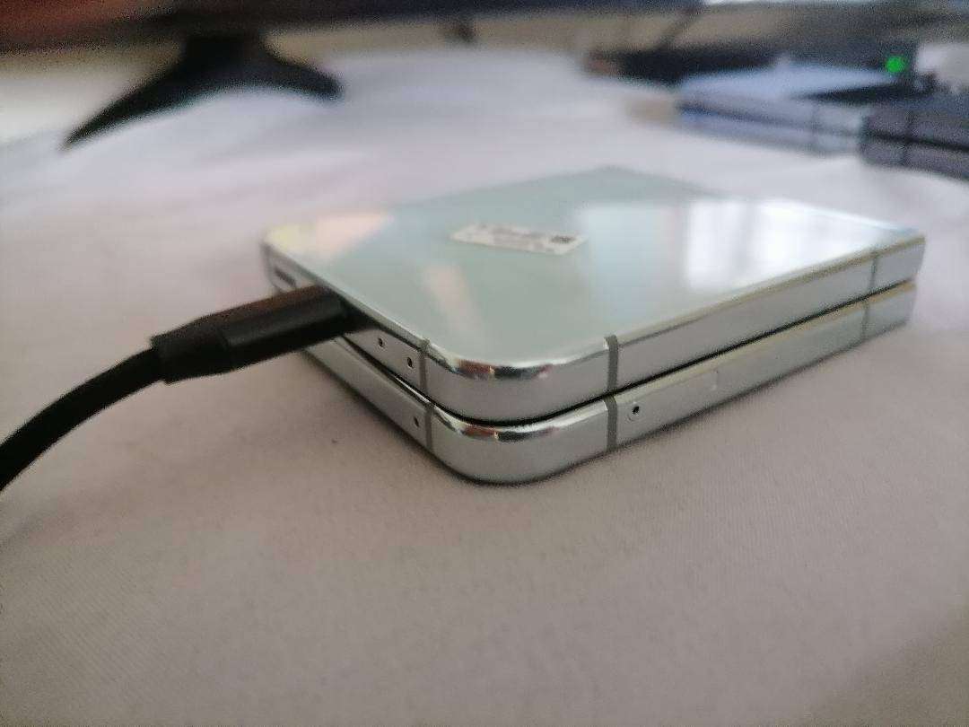 SAMSUNG Z FLIP 5(DEFECTIVE)