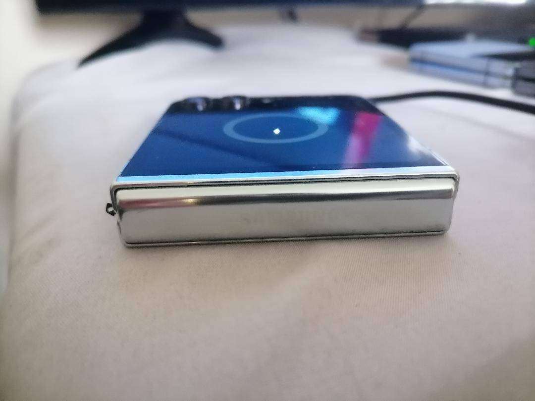 SAMSUNG Z FLIP 5(DEFECTIVE)