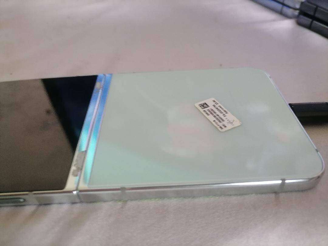 SAMSUNG Z FLIP 5(DEFECTIVE)