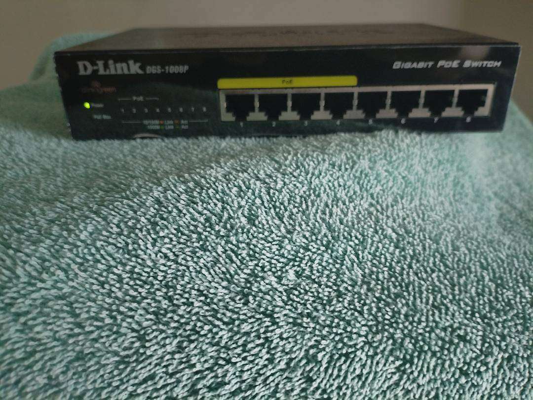 D-Link DGS-1008P  8-Port Gigabit Unmanaged PoE Switch