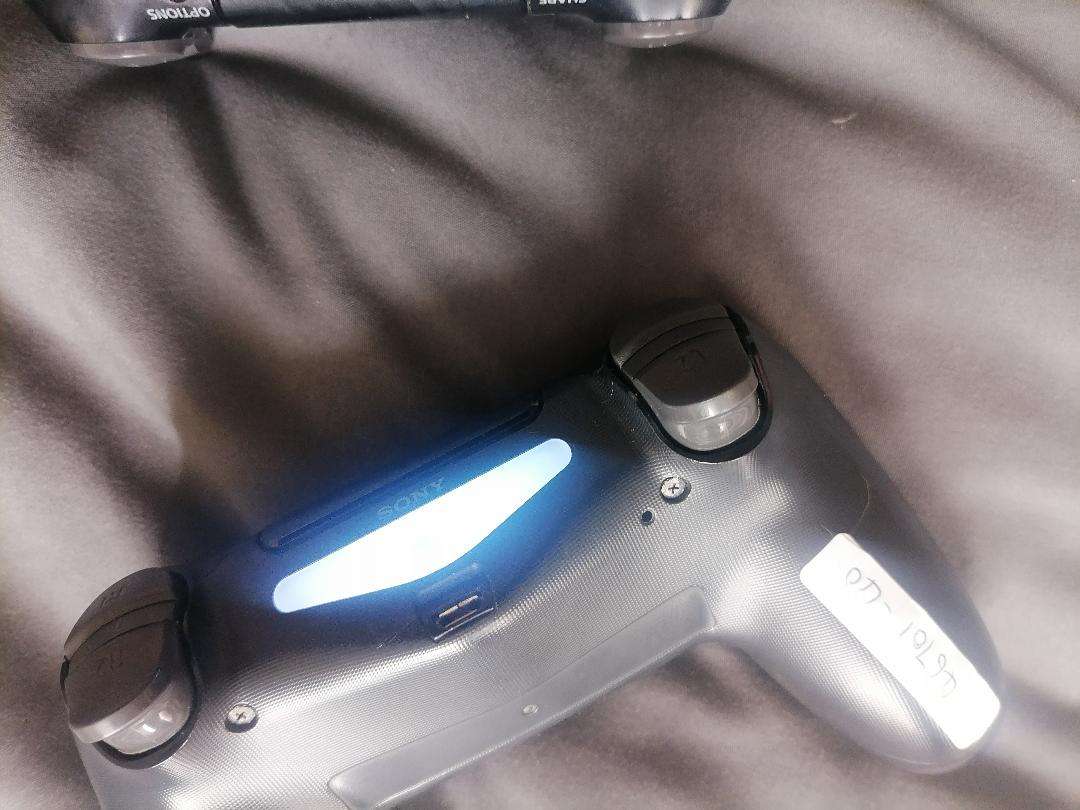 *LOT OF 2 x GENUINE SONY PLAYSTATION 4 WIRELESS CONTROLLERS*ONE BID FOR BOTH*WORKING*