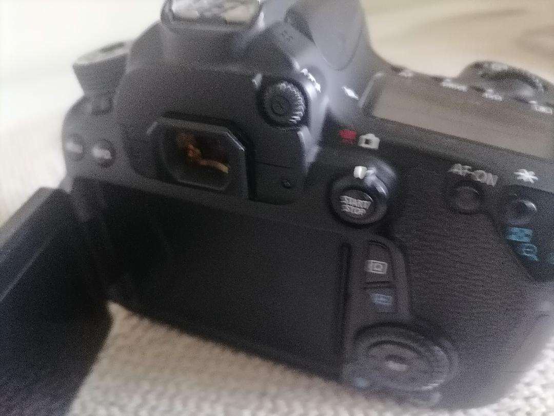 Canon EOS 70D DSLR Camera