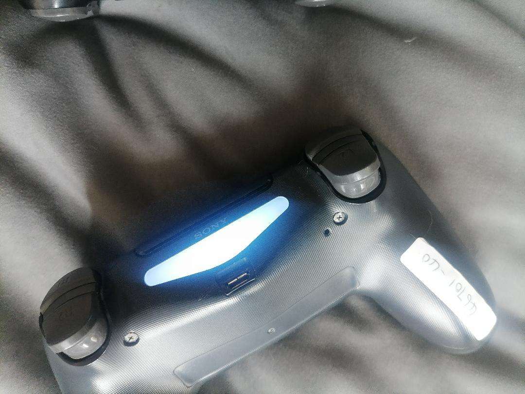 *LOT OF 2 x GENUINE SONY PLAYSTATION 4 WIRELESS CONTROLLERS*ONE BID FOR BOTH*WORKING*