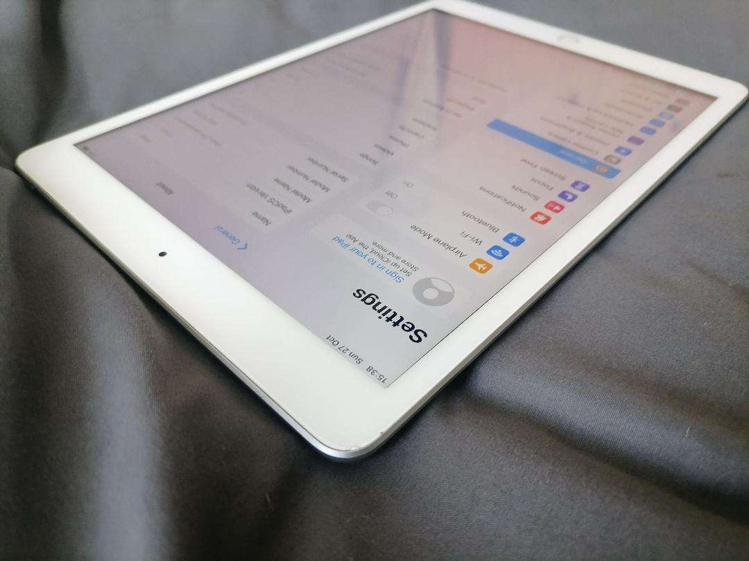 APPLE IPAD 10" A2197 7TH GEN.32GB, WIFI/BT. CHARGER*EXCELLENT CONDITION*