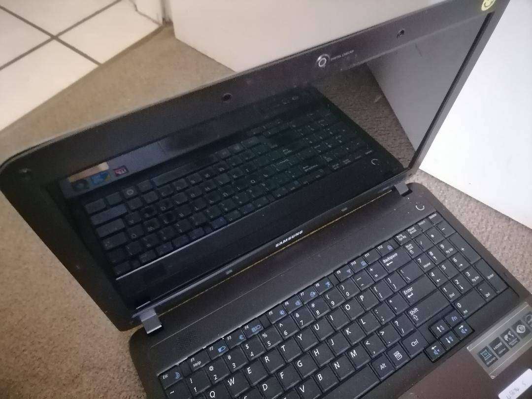 Samsung R540 15.6" Notebook (Core i3-350)