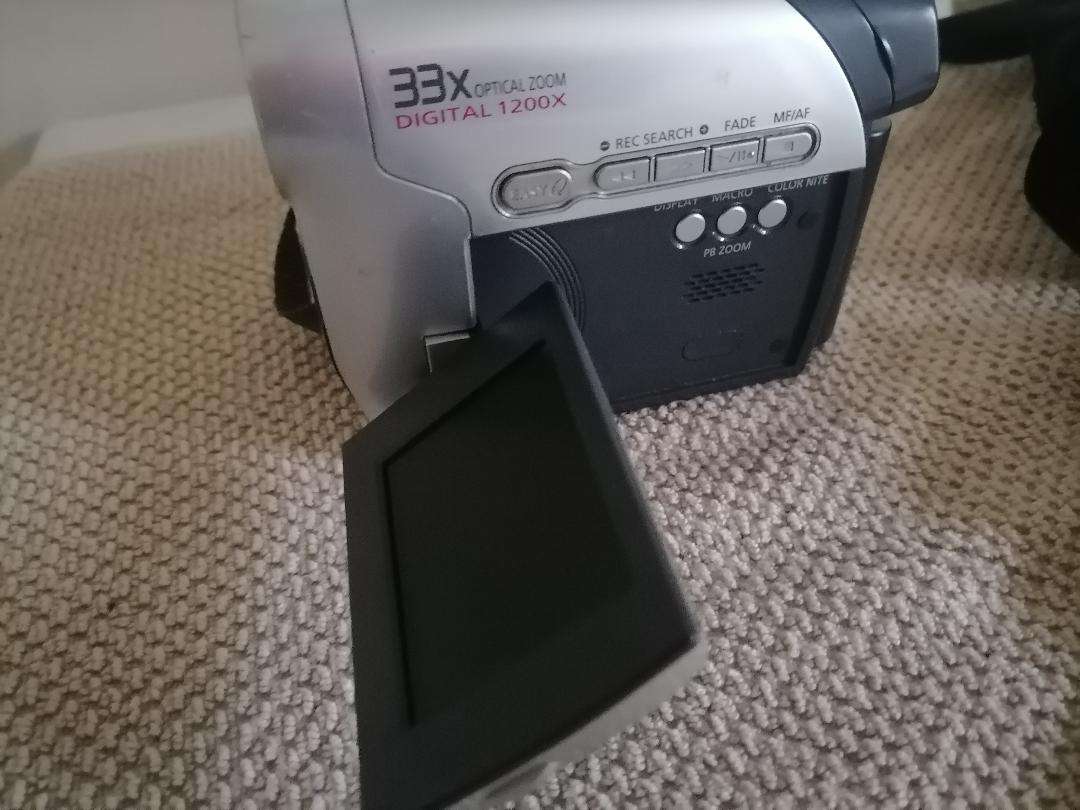 Lot of 2 x Samsung camera and Samsung camcorder. One bid for both.