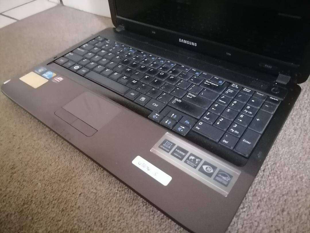 Samsung R540 15.6" Notebook (Core i3-350)