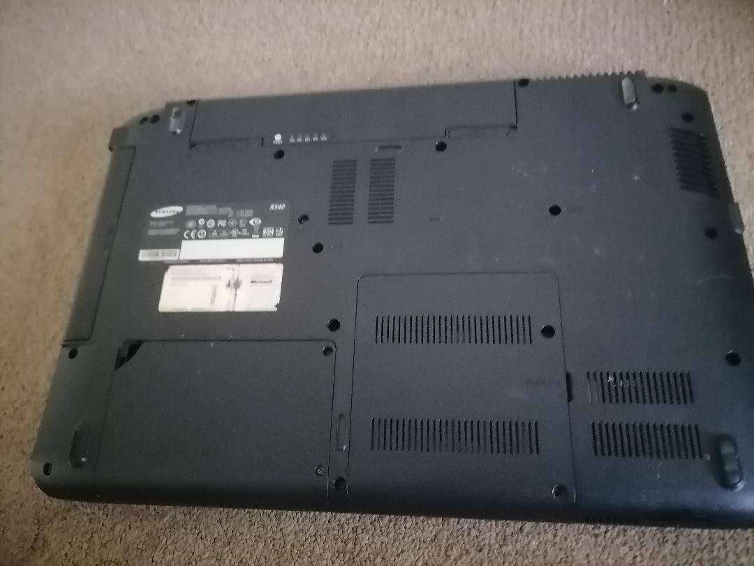 Samsung R540 15.6" Notebook (Core i3-350)