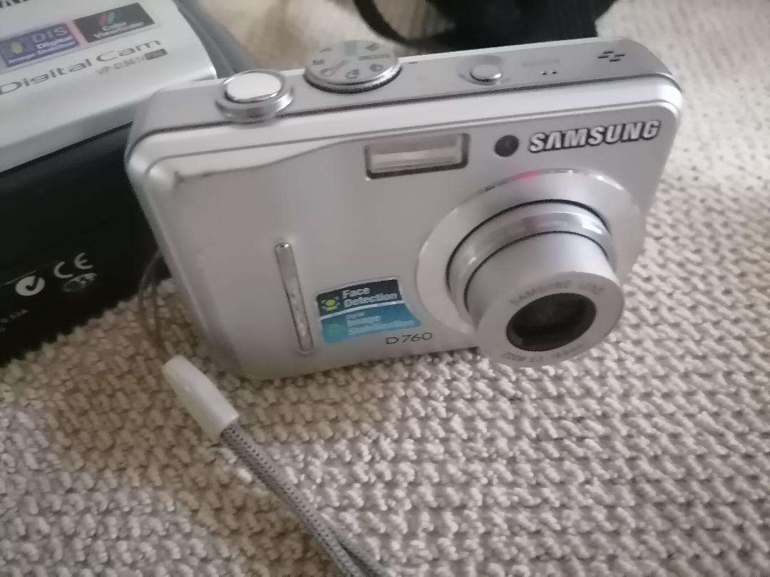 Lot of 2 x Samsung camera and Samsung camcorder. One bid for both.