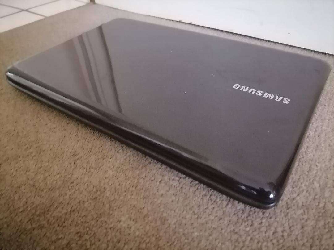 Samsung R540 15.6" Notebook (Core i3-350)