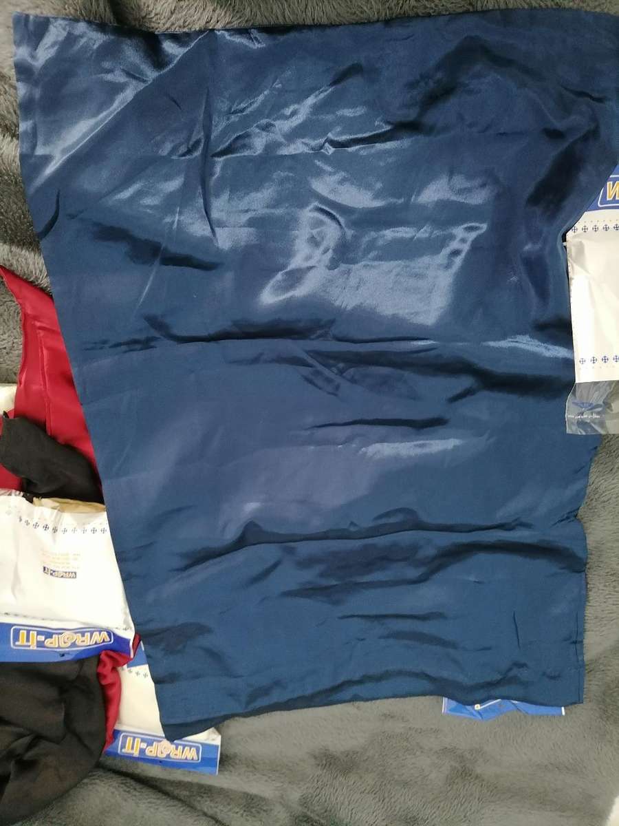 BULK LOT OF PILLOW CASES, SILK LIKE MATERIAL, ONE BID FOR THE LOT*