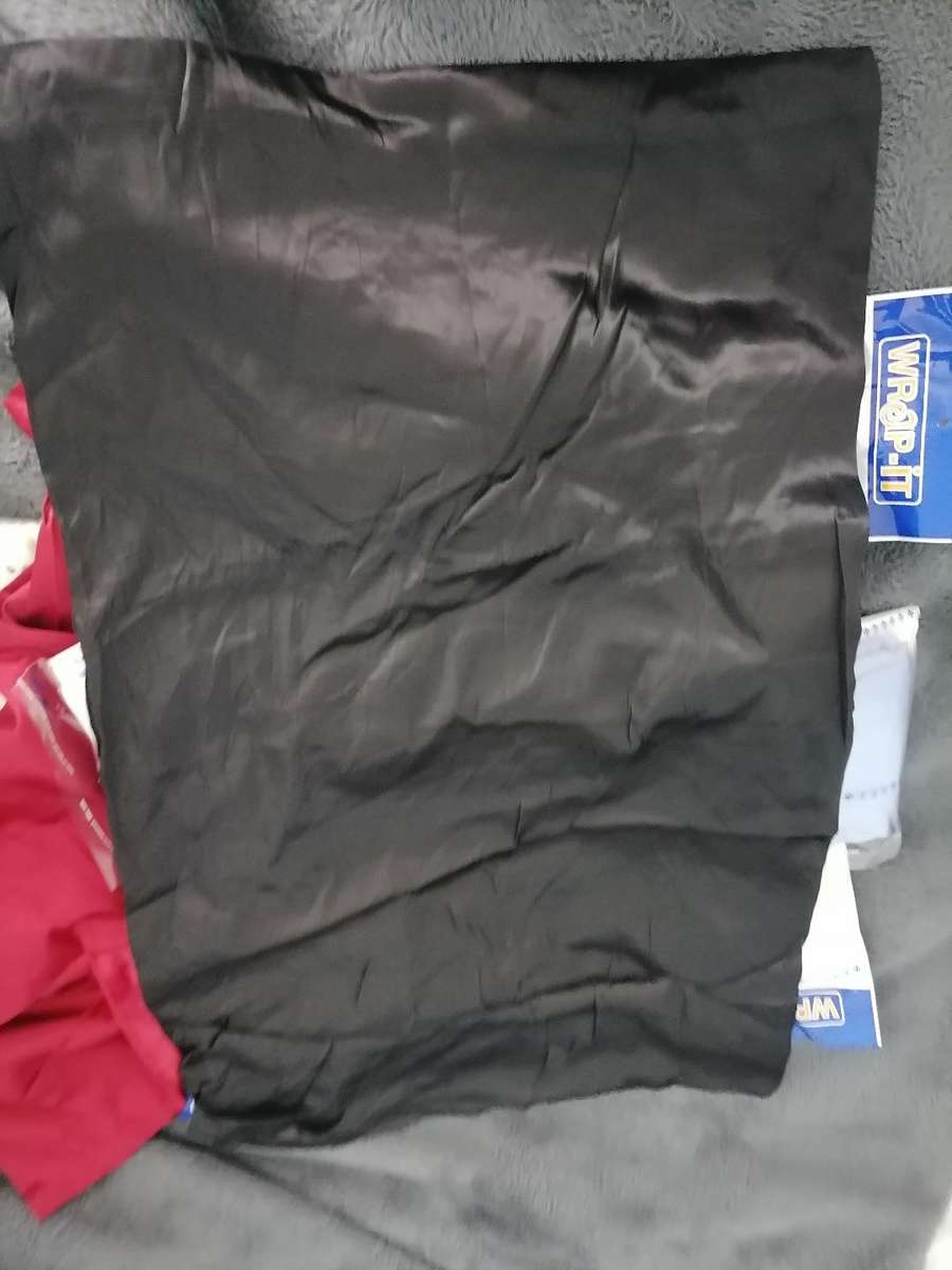 BULK LOT OF PILLOW CASES, SILK LIKE MATERIAL, ONE BID FOR THE LOT*