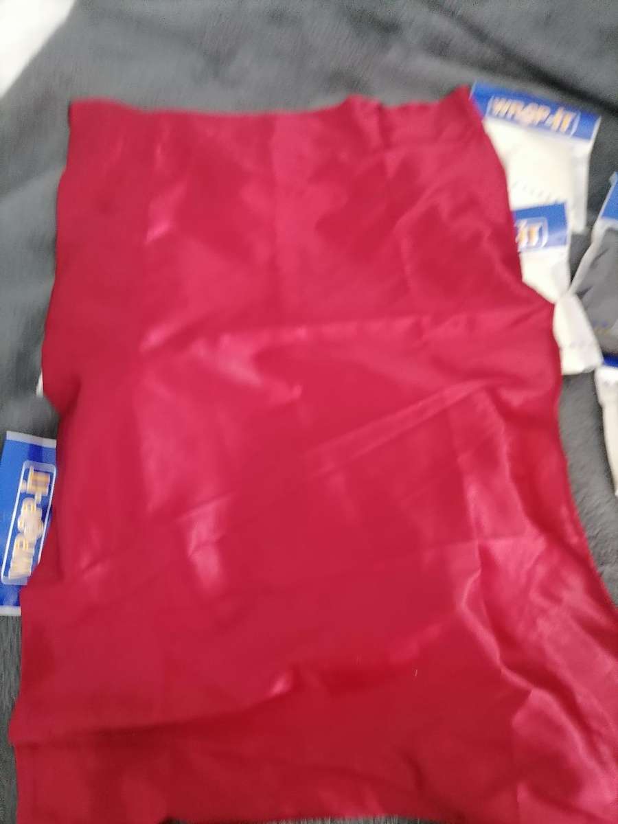 BULK LOT OF PILLOW CASES, SILK LIKE MATERIAL, ONE BID FOR THE LOT*