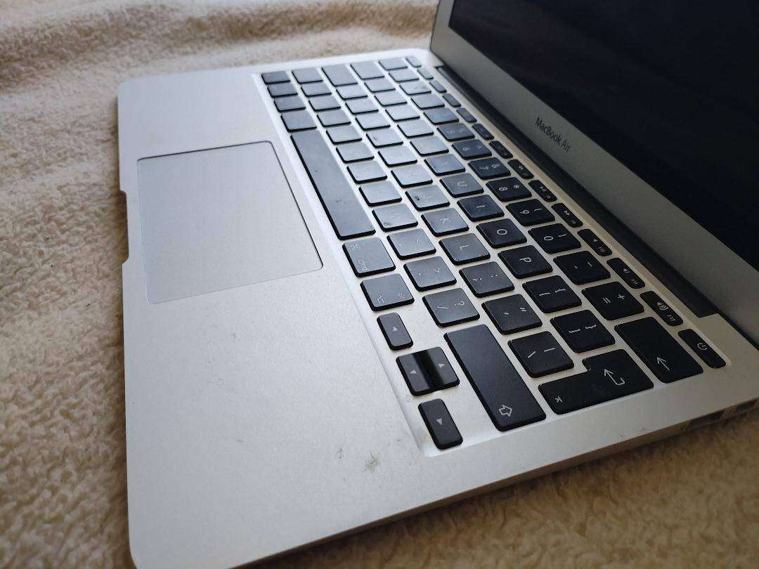 APPLE MAC BOOK AIR A1465 LAPTOP*NO CHARGER,UNTESTED
