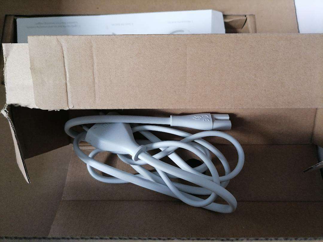 LIKE NEW XIAOMI SMART ROBOT IN BOX*VAC/MOP WITH ATTACHMENTS,MOP PAD, CHARGING STATION