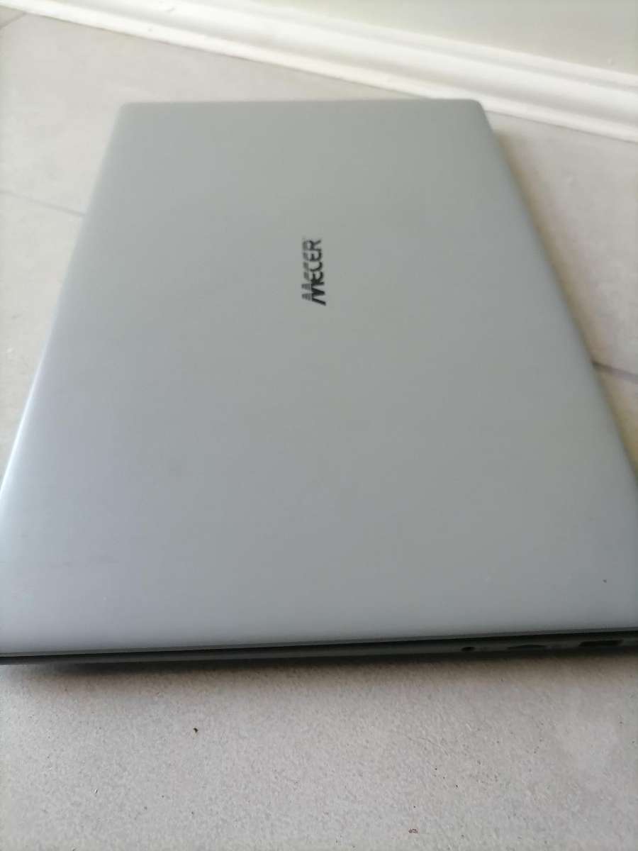 Mecer Wizard 2.0 (CA14D01) Celeron 1.10GHz 4GB RAM 64GB SD
