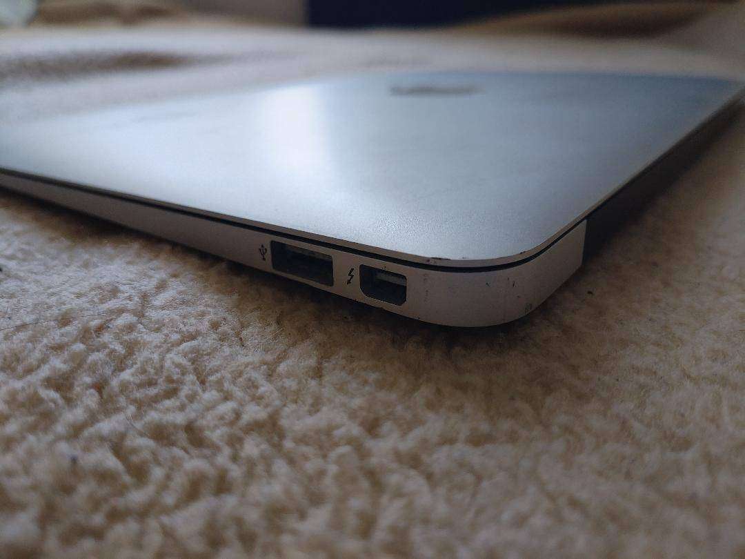 APPLE MAC BOOK AIR A1465 LAPTOP*NO CHARGER,UNTESTED