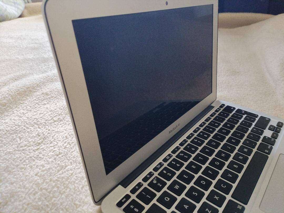 APPLE MAC BOOK AIR A1465 LAPTOP*NO CHARGER,UNTESTED
