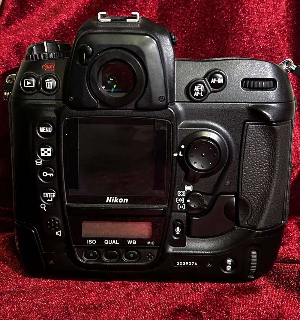 Nikon body D2H