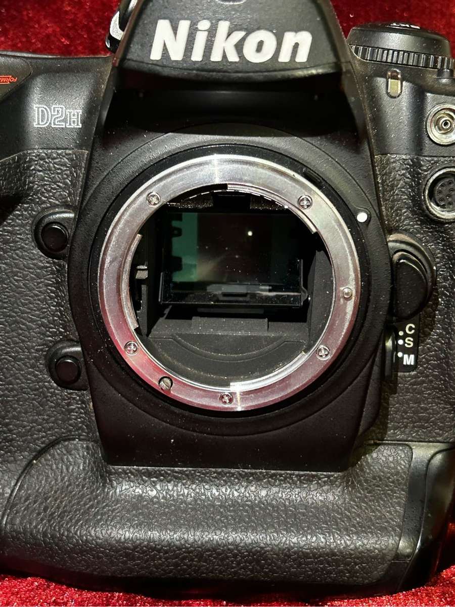 Nikon body D2H