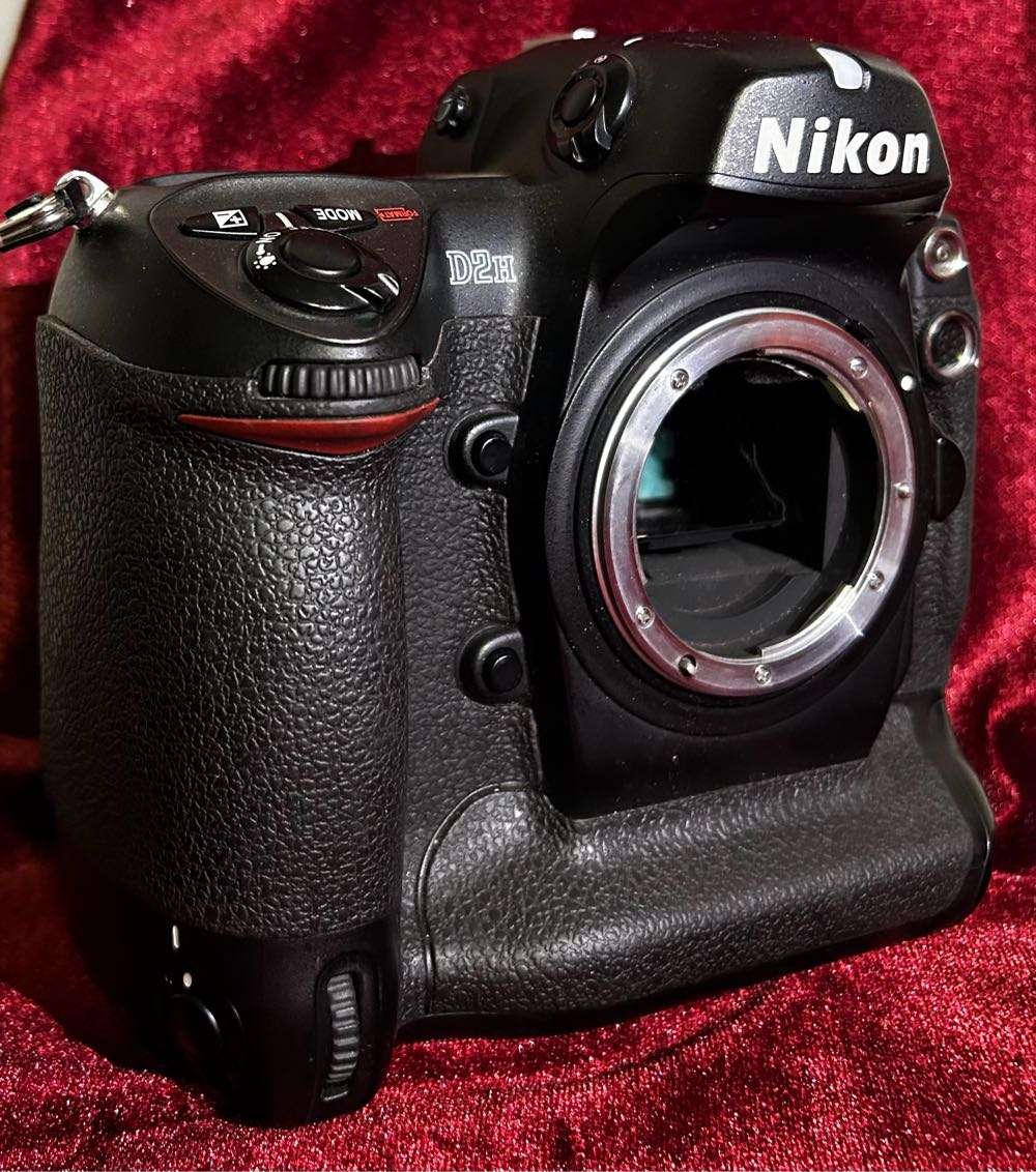 Nikon body D2H