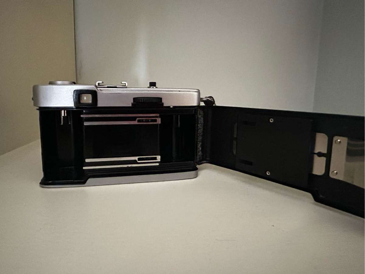 Olympus Trip 35 Compact 35mm Film Camera - Point and Shoot