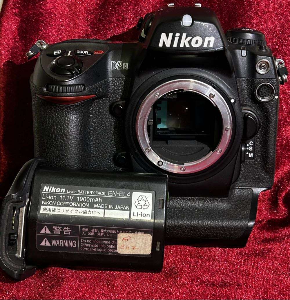 Nikon body D2H