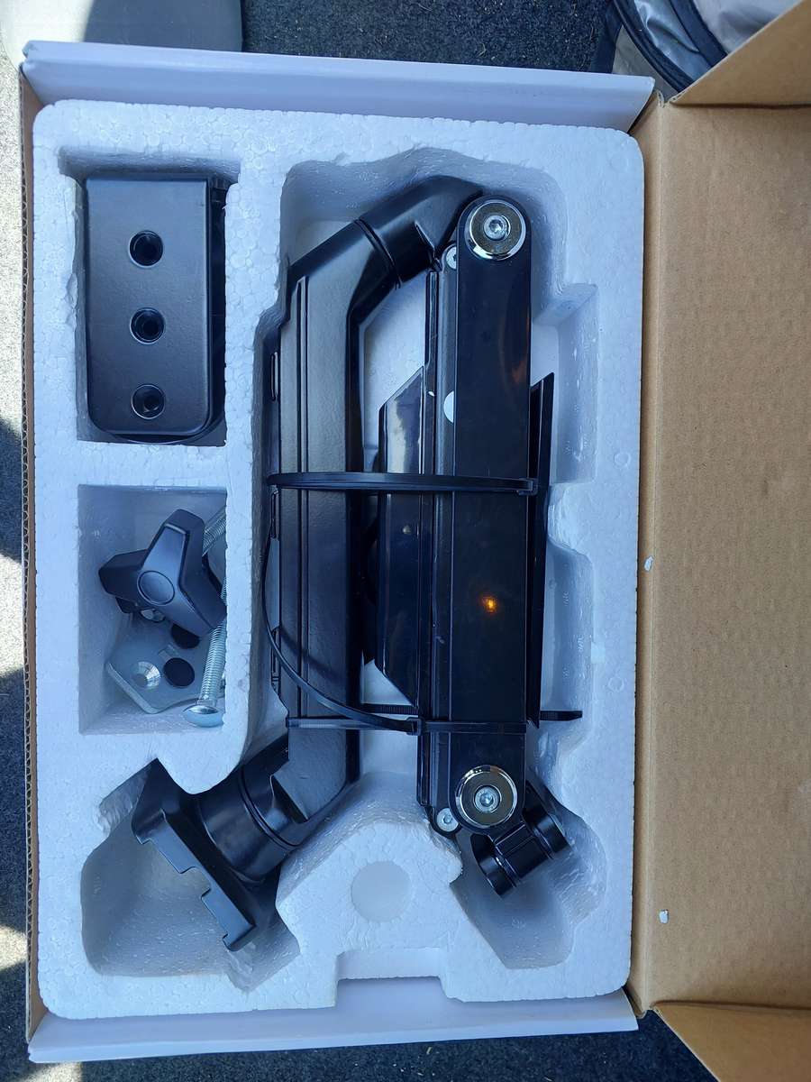 I5-9400f Rx5700 8G gaming PC + monitor arm