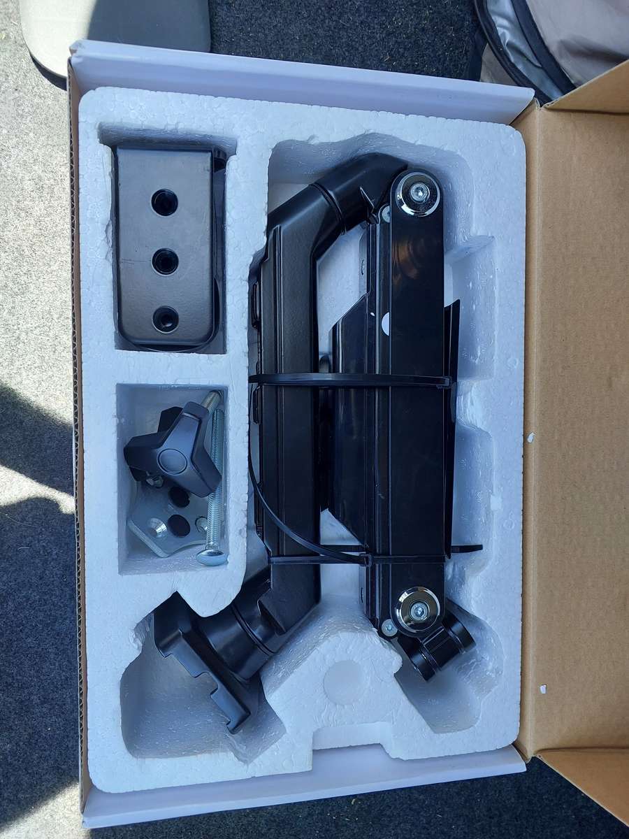 I5-9400f Rx5700 8G gaming PC + monitor arm