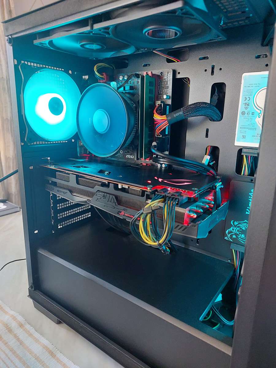 I5-9400f Rx5700 8G gaming PC + monitor arm
