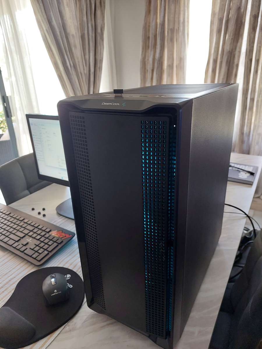 I5-9400f Rx5700 8G gaming PC + monitor arm