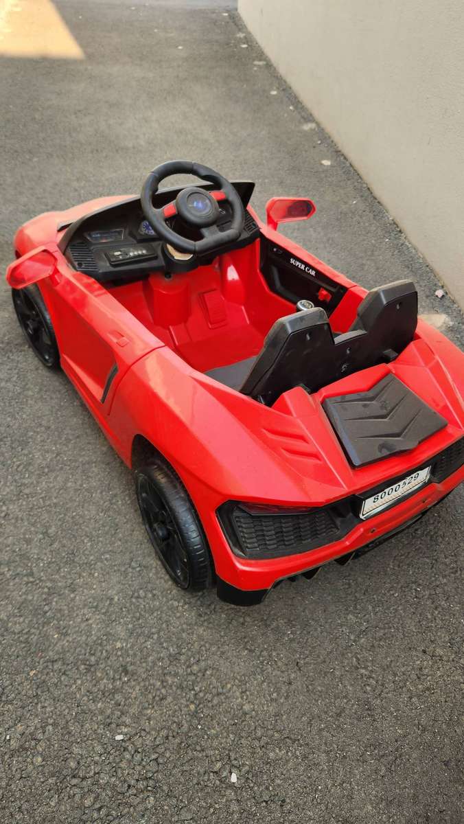 Jeronimo Zoombourgini (Red) 2 wheeler Electric Ride On Fair Condition