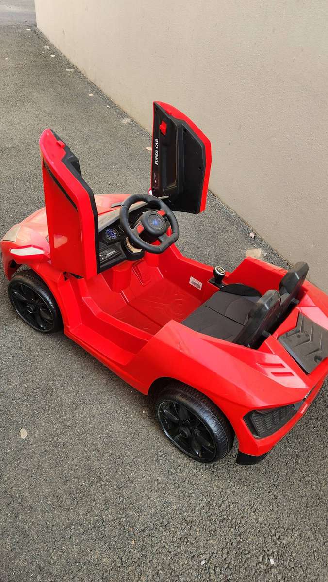 Jeronimo Zoombourgini (Red) 2 wheeler Electric Ride On Fair Condition