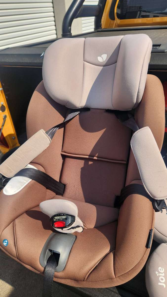 Joie i-Anchor Advance i-Size car seat + Joie i-Base Advance i-Size ISOFIX car seat base