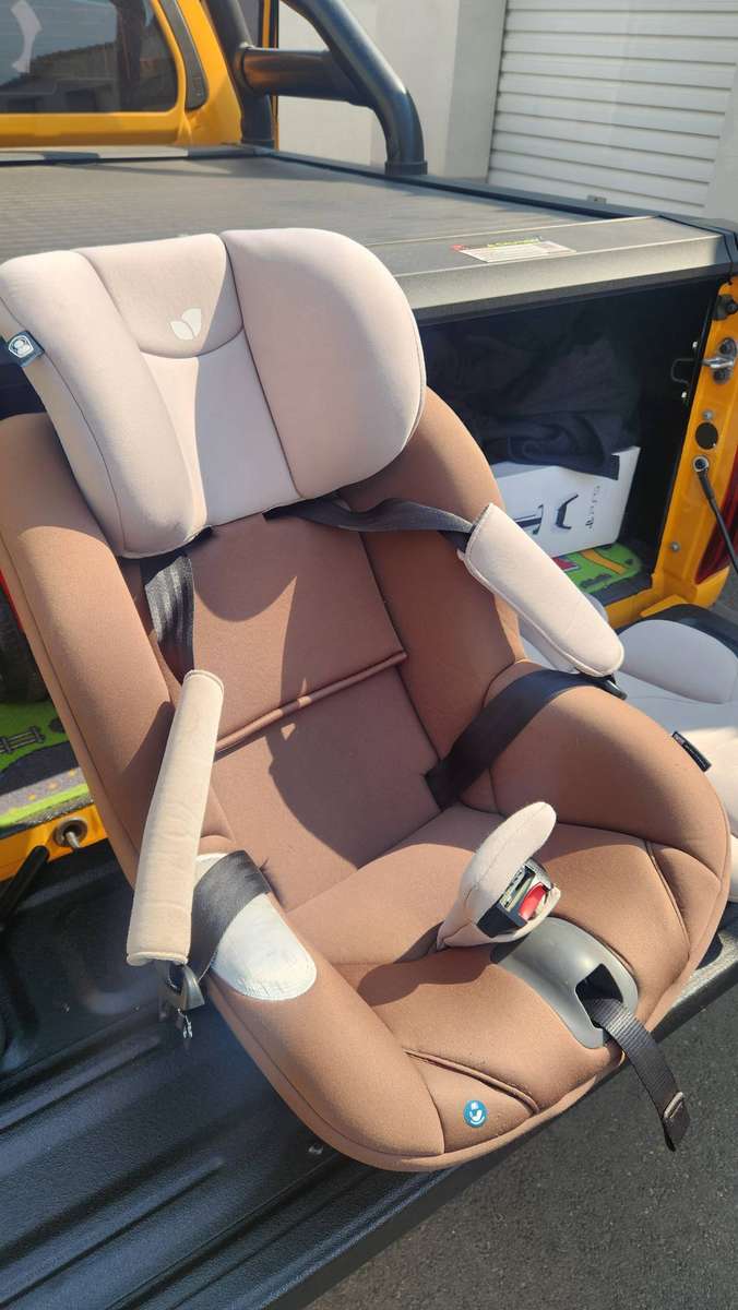 Joie i-Anchor Advance i-Size car seat + Joie i-Base Advance i-Size ISOFIX car seat base