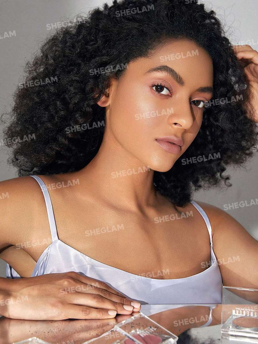 Sheglam Cosmic Crystal Mousse Highlighter-Vanilla Skeye