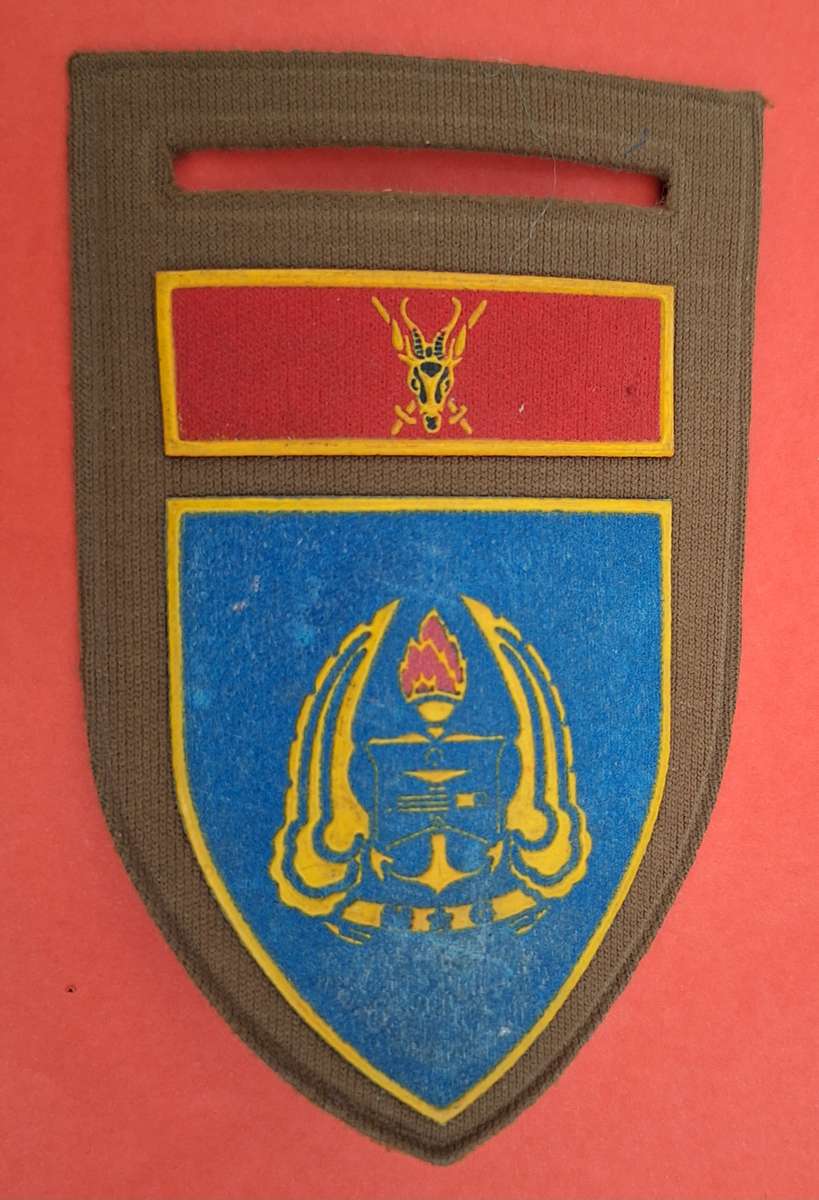 SADF Gymnasium tupperware flash with Chief of the Army Command Badge