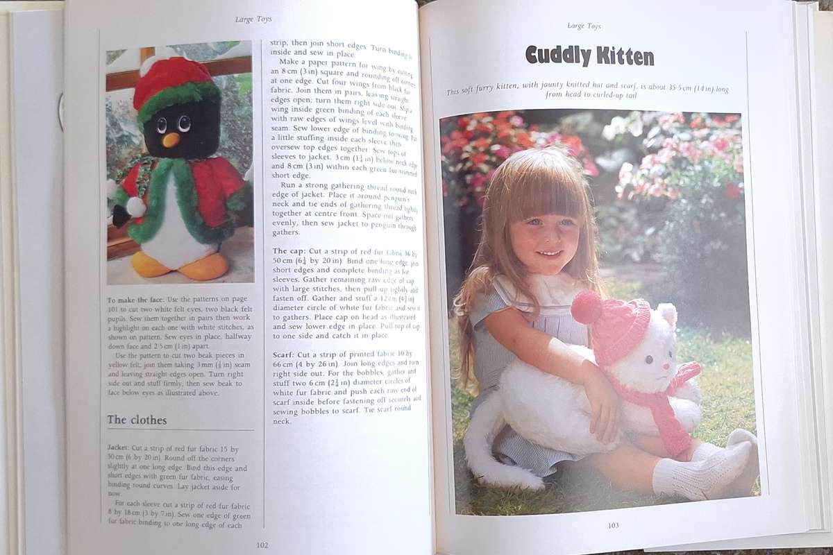 Favourite Dolls & Toys by Jean Greenhowe Hardcover