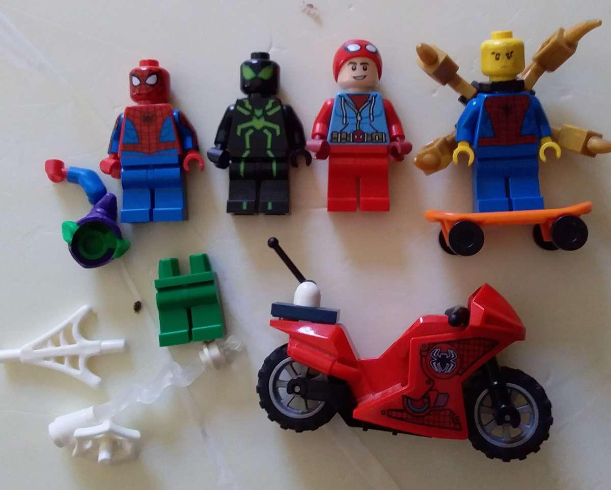 4 Lego Spiderman Minifigures with Accessories, Spider Lair Parts and extra bricks