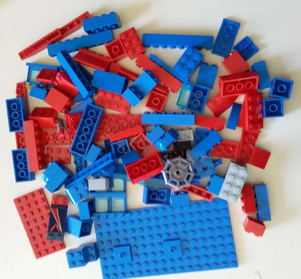 4 Lego Spiderman Minifigures with Accessories, Spider Lair Parts and extra bricks