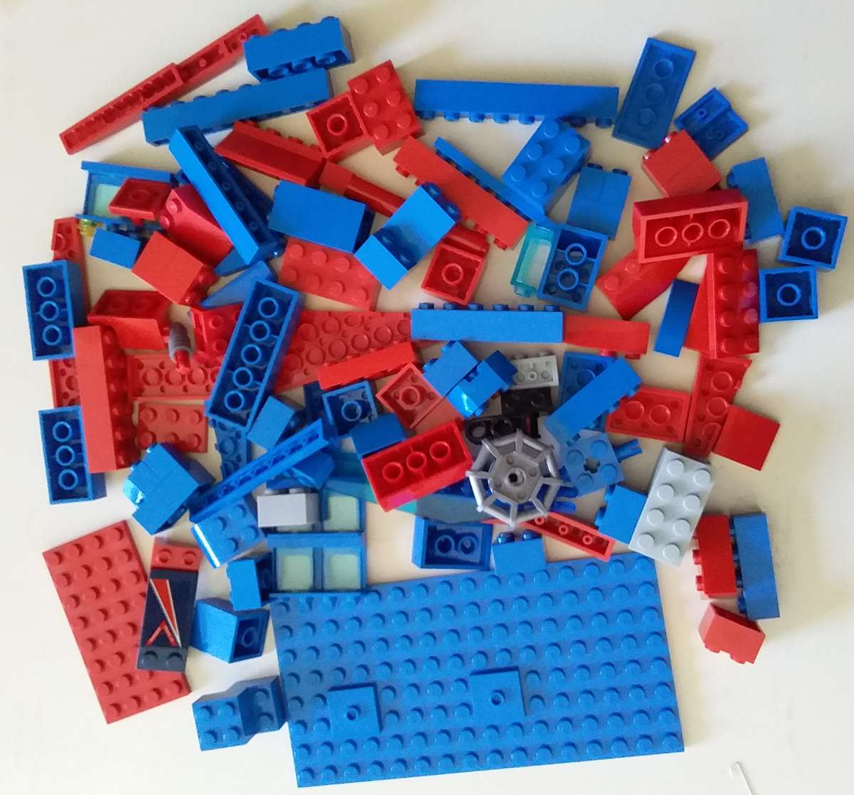 4 Lego Spiderman Minifigures with Accessories, Spider Lair Parts and extra bricks