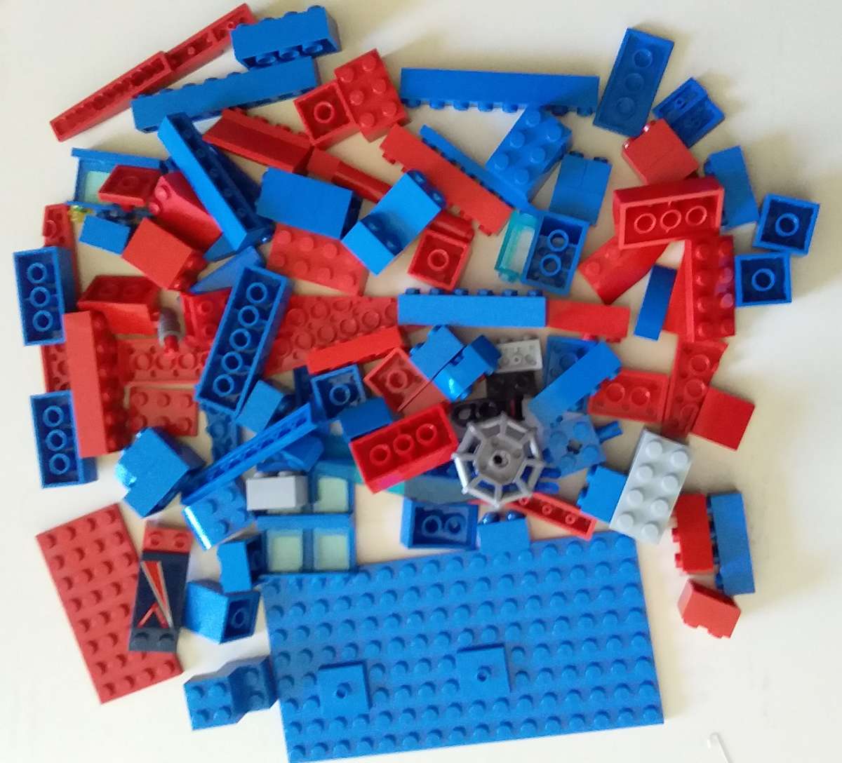 4 Lego Spiderman Minifigures with Accessories, Spider Lair Parts and extra bricks