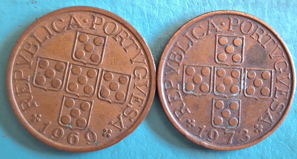 Portugal 1969 and 1973 2x 1 Escudo Bronze