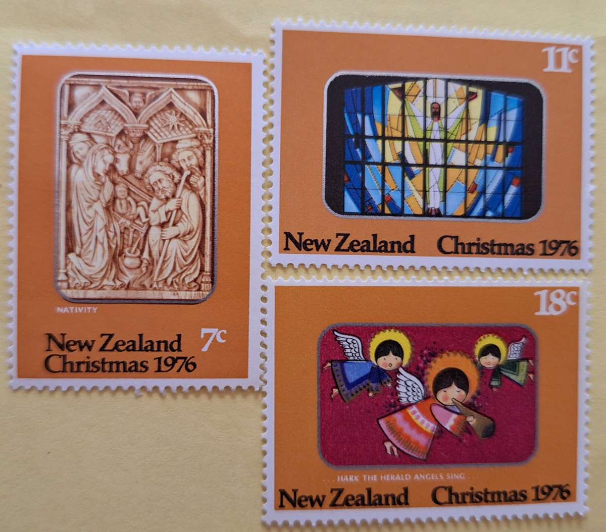 New Zealand 1976 Christmas Set of 3 Unused Hinged stamps