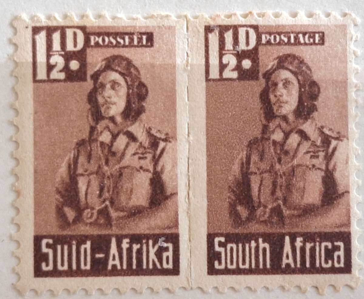 Union of South Africa 1942-44 War Effort Pair of Unused Hinged 1 1/2d stamps