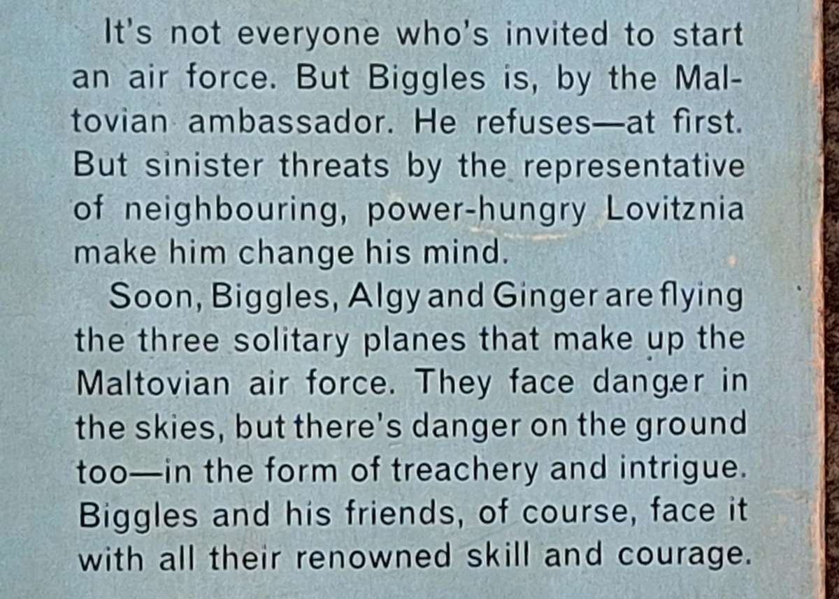 Biggles Goes to War by Captain W E Johns Armada Paperback