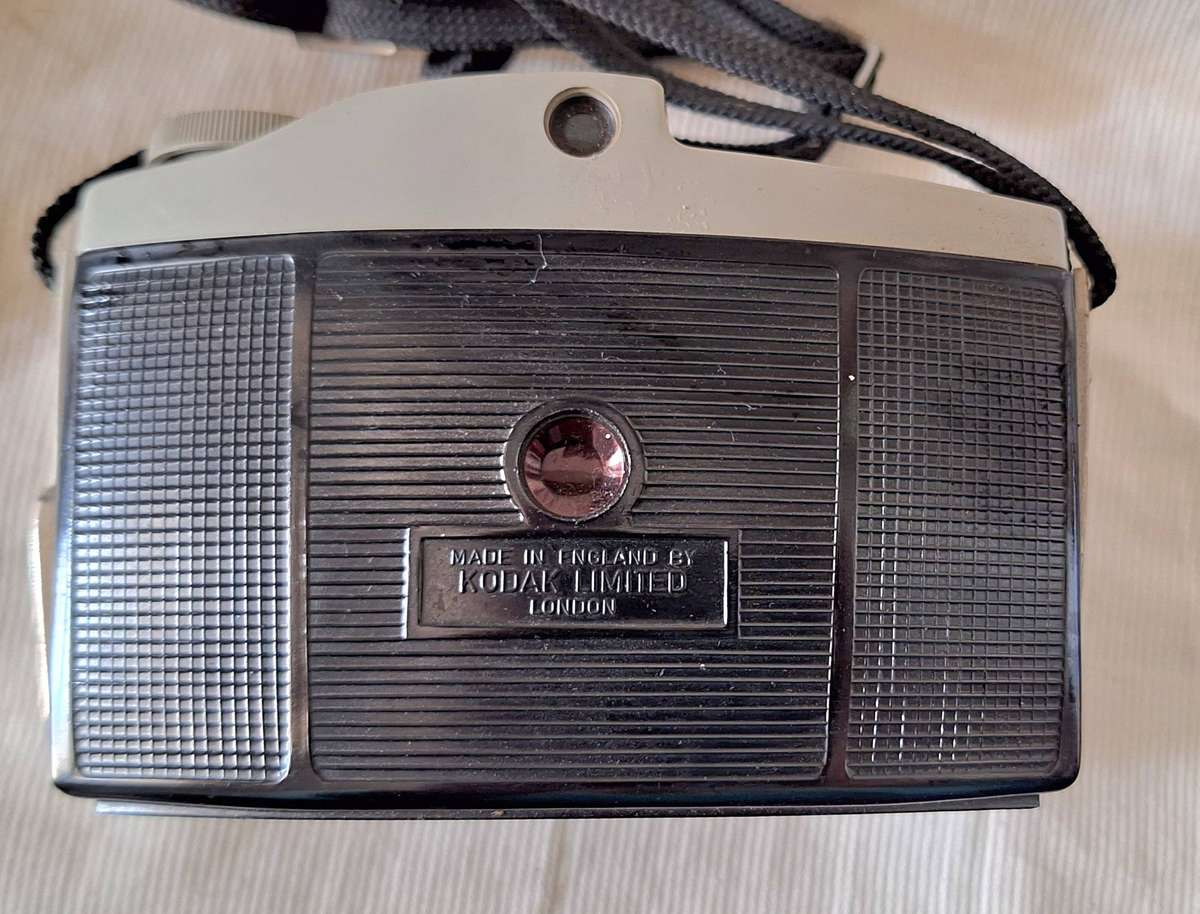 Kodak Brownie Cresta 3 Camera with 320 mount dakon lens and strap For Display or Prop